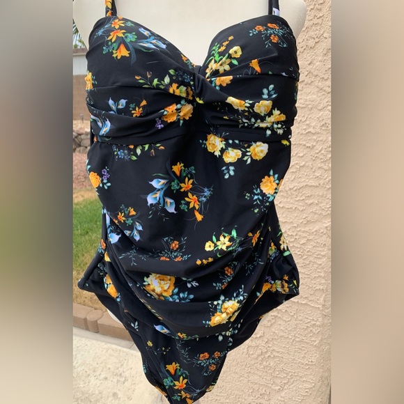 RELLECIGA Women’s One Piece Swimsuit - Picture 3 of 8